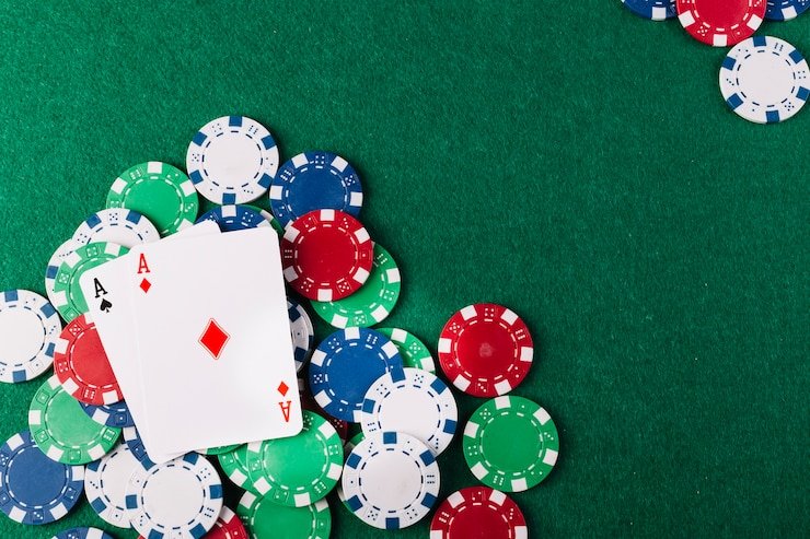 kinghorse togel mobile app interface showing slot games and sportsbook markets